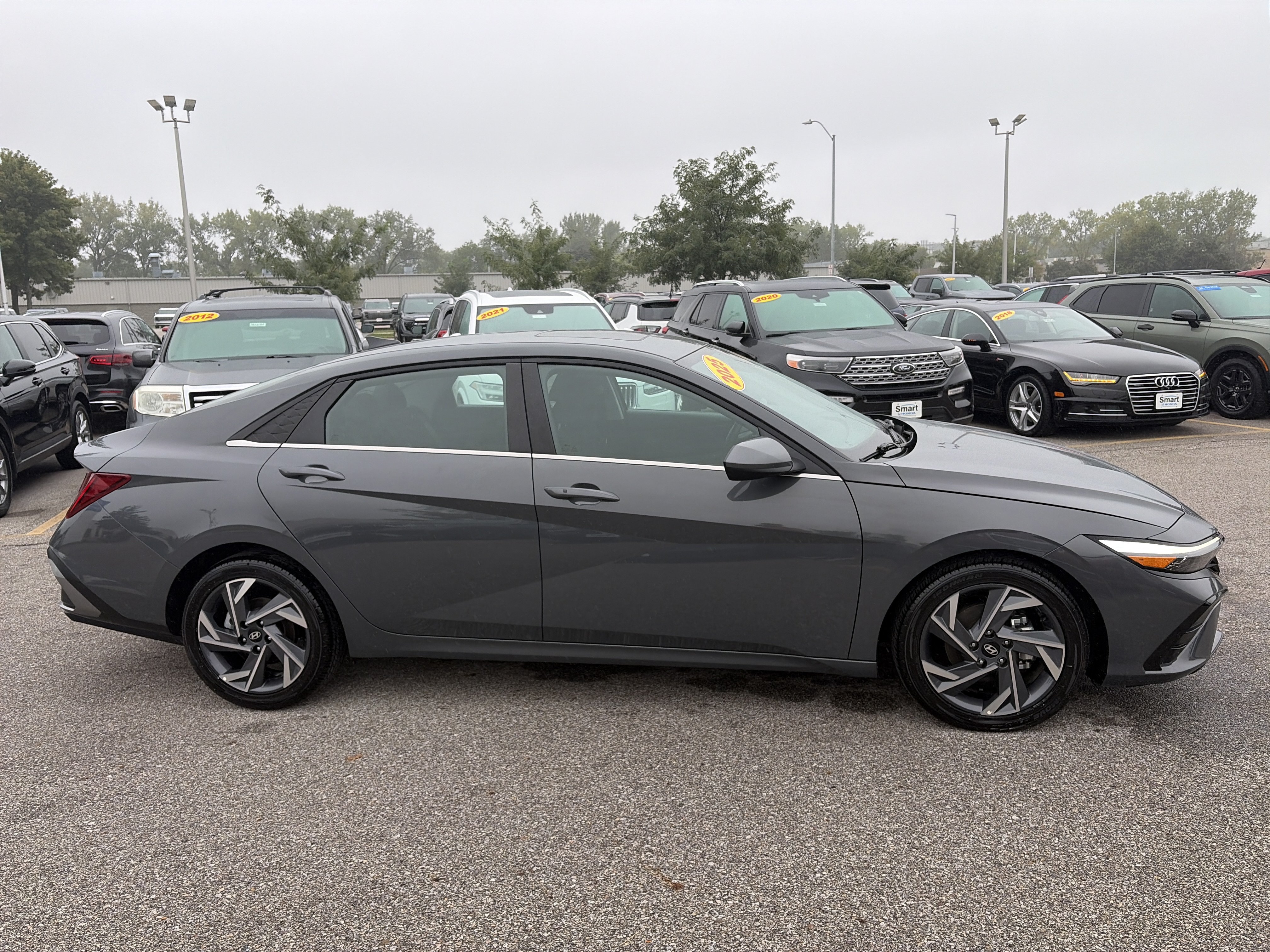 Used 2025 Hyundai Elantra SEL FWD image 4