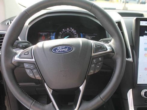 Used 2024 Ford Edge Titanium image 18