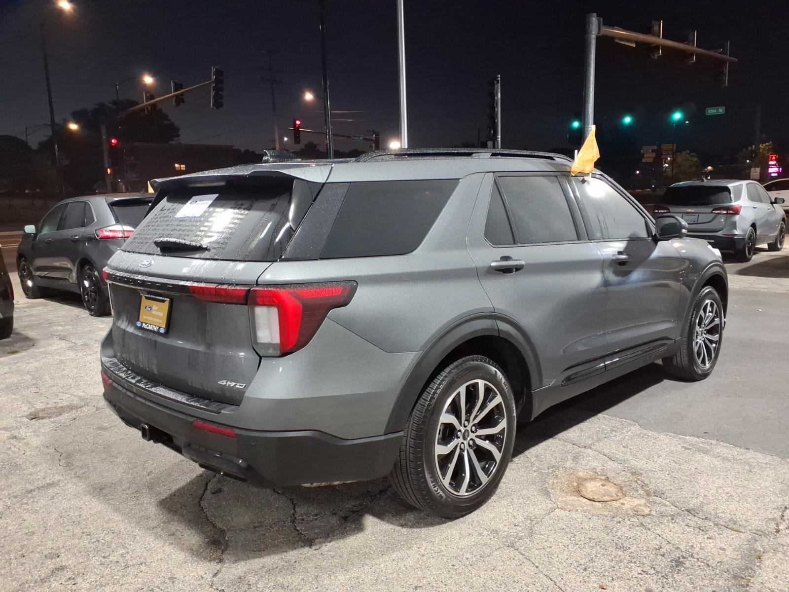 Certified 2025 Ford Explorer ST-Line AWD/4WD image 3