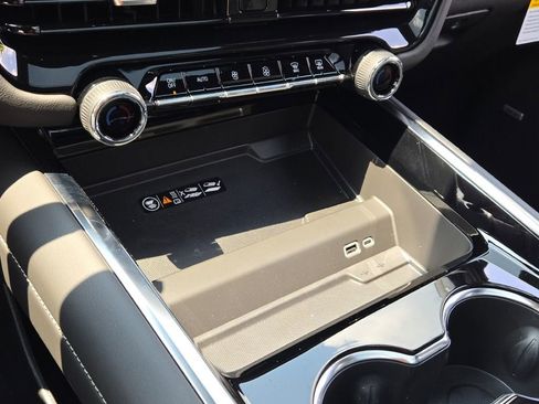 New 2025 Chevrolet Suburban Premier w/ Sun And Tow Package image 30