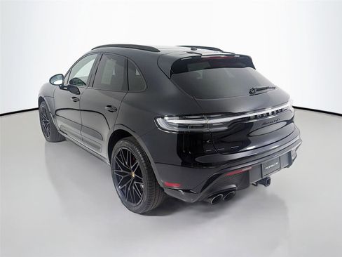 Certified 2023 Porsche Macan GTS image 3
