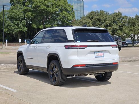 New 2025 Jeep Grand Cherokee Altitude image 6