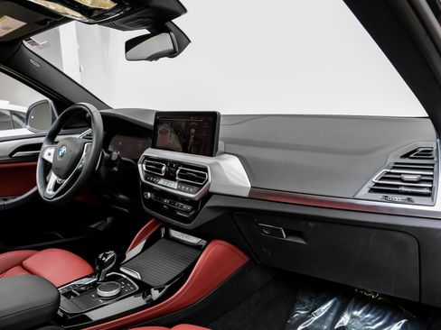 Used 2025 BMW X4 xDrive30i w/ Premium Package image 16