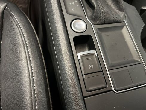 Used 2019 Volkswagen Atlas SE FWD image 28
