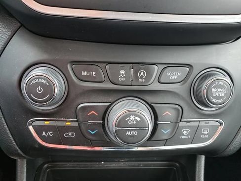 Used 2022 Jeep Cherokee Latitude Lux AWD/4WD image 32