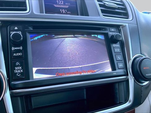 Used 2013 Toyota Highlander Limited FWD image 27