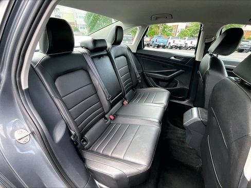 Used 2024 Volkswagen Jetta SE FWD image 25