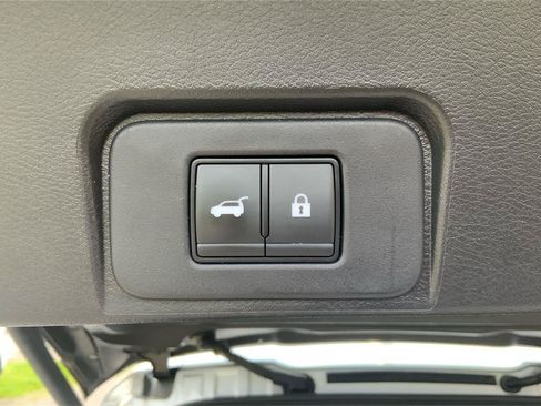 Used 2024 Nissan Rogue SV AWD/4WD image 30