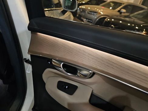 Certified 2025 Volvo XC90 B5 Plus AWD/4WD image 9