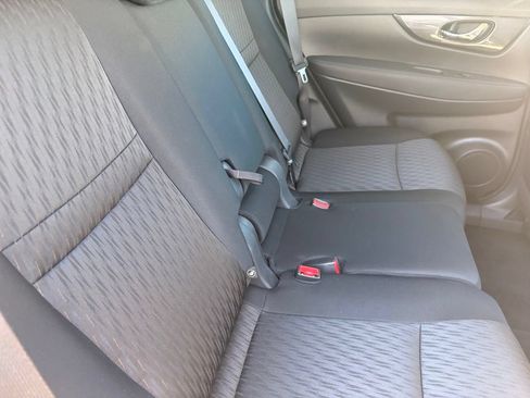 Used 2018 Nissan Rogue S FWD image 12