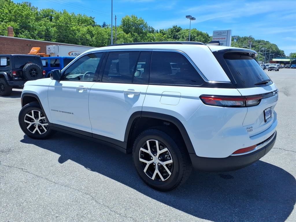 Used 2025 Jeep Grand Cherokee Limited AWD/4WD image 6