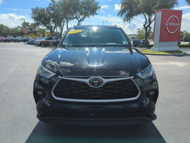 Used 2022 Toyota Highlander XLE FWD image 15
