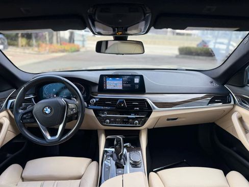 Used 2020 BMW 530i w/ Convenience Package image 6