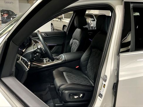 Used 2024 BMW X7 xDrive40i AWD/4WD image 8