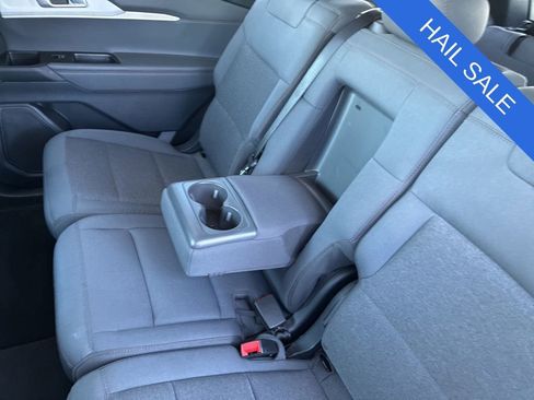 Used 2025 Ford Explorer Active AWD/4WD image 38