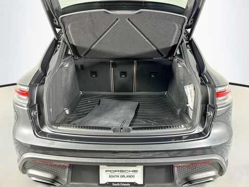 Certified 2026 Porsche Macan AWD/4WD image 28