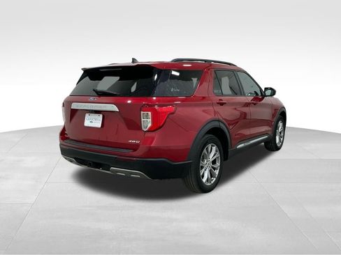 Used 2022 Ford Explorer XLT w/ Equipment Group 202A image 4
