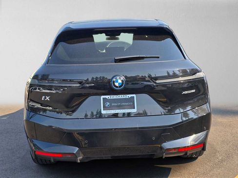 Used 2024 BMW iX xDrive50 w/ Premium Package AWD/4WD image 4
