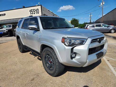 Used 2021 Toyota 4Runner SR5 Premium w/ Moonroof Package RWD image 5