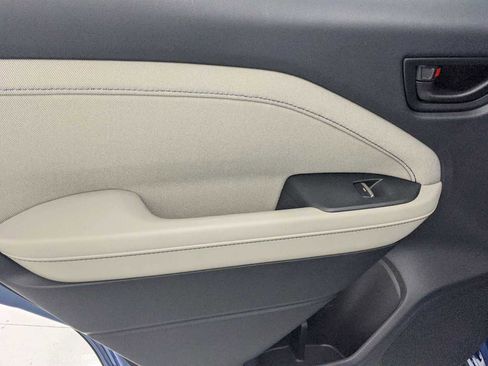 Certified 2025 Subaru Forester Premium w/ Protection Package image 21