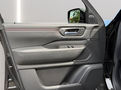 Used 2025 Nissan Armada SL w/ Captain's Chari Seat Package RWD image 11