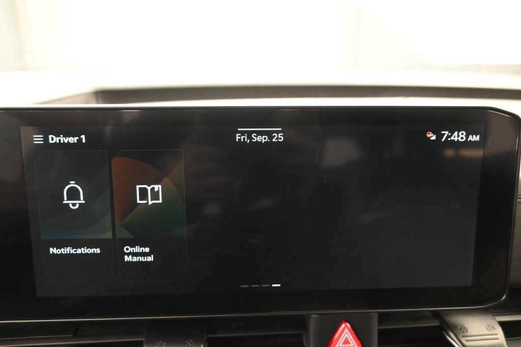 Used 2025 Kia Carnival EX FWD image 11