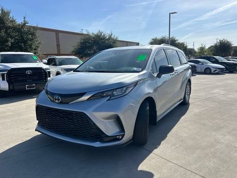 Used 2023 Toyota Sienna XSE w/ XSE Plus Package AWD/4WD image 9