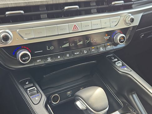 Used 2023 Kia Telluride EX w/ EX Captain's Chair Package FWD image 27