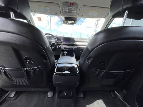 Used 2023 Kia Telluride LX AWD/4WD image 17