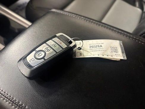 Used 2022 Ford Explorer XLT w/ Equipment Group 202A AWD/4WD image 32