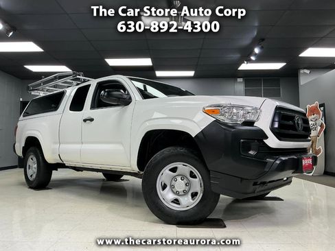 Used 2021 Toyota Tacoma SR image 1