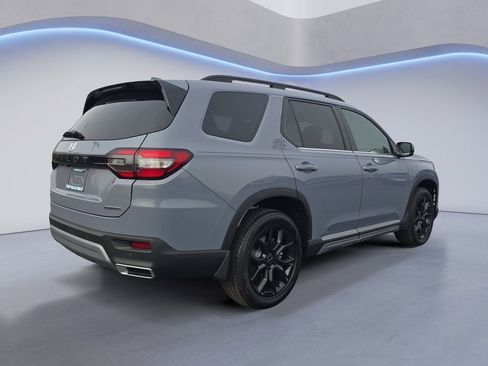 New 2025 Honda Pilot Touring image 5