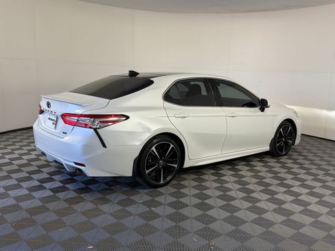 Used 2020 Toyota Camry XSE image 9