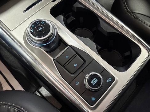 Used 2021 Ford Explorer XLT w/ Equipment Group 202A image 14