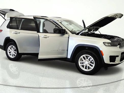 Used 2023 Jeep Grand Cherokee L Laredo w/ Luxury Tech Group I AWD/4WD image 7
