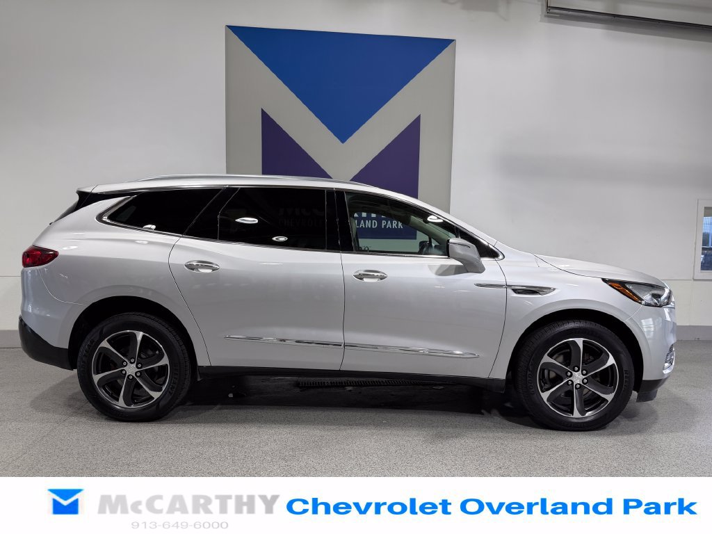 Used 2021 Buick Enclave Essence w/ Sport Touring Edition FWD image 4