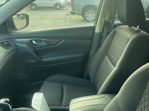 Used 2019 Nissan Rogue SV w/ Premium Package FWD image 9