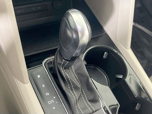 Used 2023 Volkswagen Atlas SE image 16