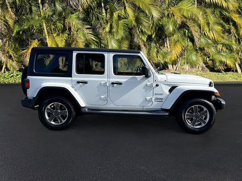 Used 2020 Jeep Wrangler Unlimited Sahara AWD/4WD image 3