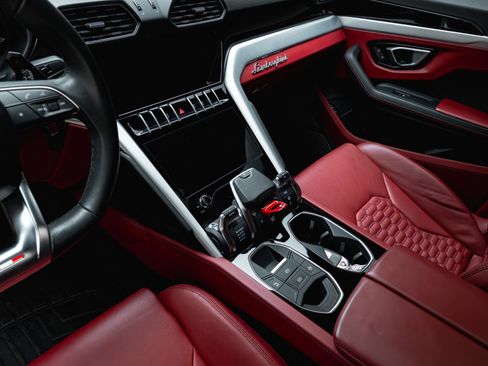 Used 2020 Lamborghini Urus AWD/4WD image 39