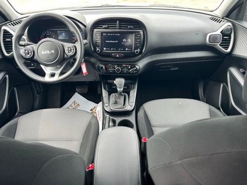 Certified 2022 Kia Soul LX w/ Technology Package image 10