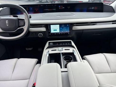 New 2026 Lincoln Navigator Reserve w/ Jet Appearance Package AWD/4WD image 29