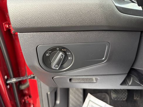 Used 2018 Volkswagen Tiguan SEL image 34