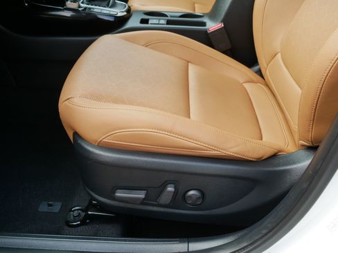 Certified 2024 Kia Seltos SX w/ SX Sunroof Package AWD/4WD image 20