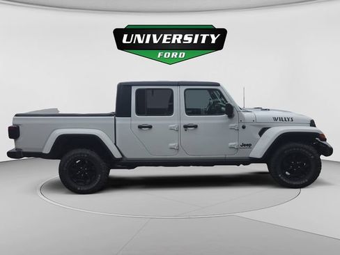 Used 2021 Jeep Gladiator Willys AWD/4WD image 1