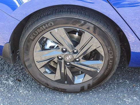 Used 2023 Hyundai Elantra SEL FWD image 11