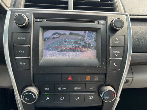 Used 2015 Toyota Camry LE image 12