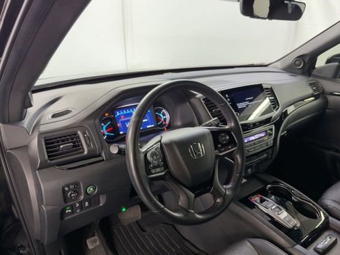 Certified 2022 Honda Pilot Black Edition image 4