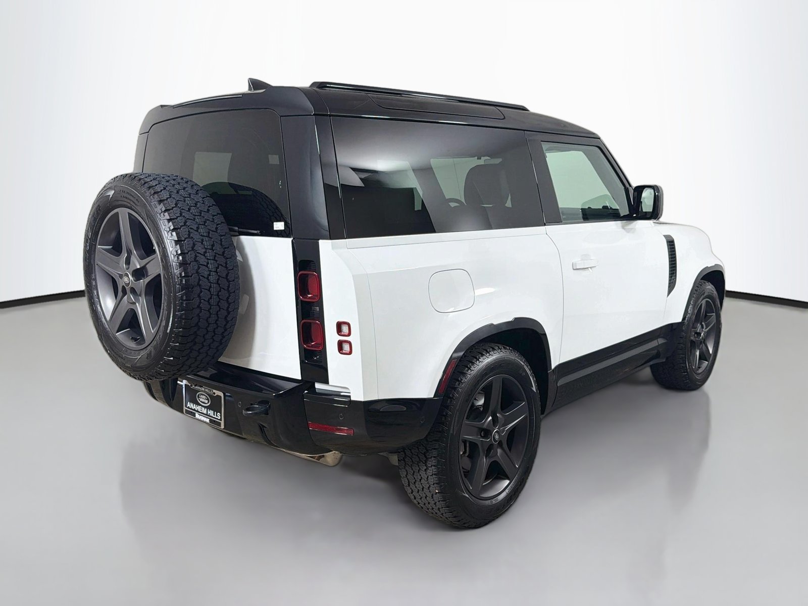 Used 2024 Land Rover Defender 90 X-Dynamic SE AWD/4WD image 5