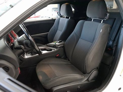 Used 2019 Dodge Challenger SXT image 2